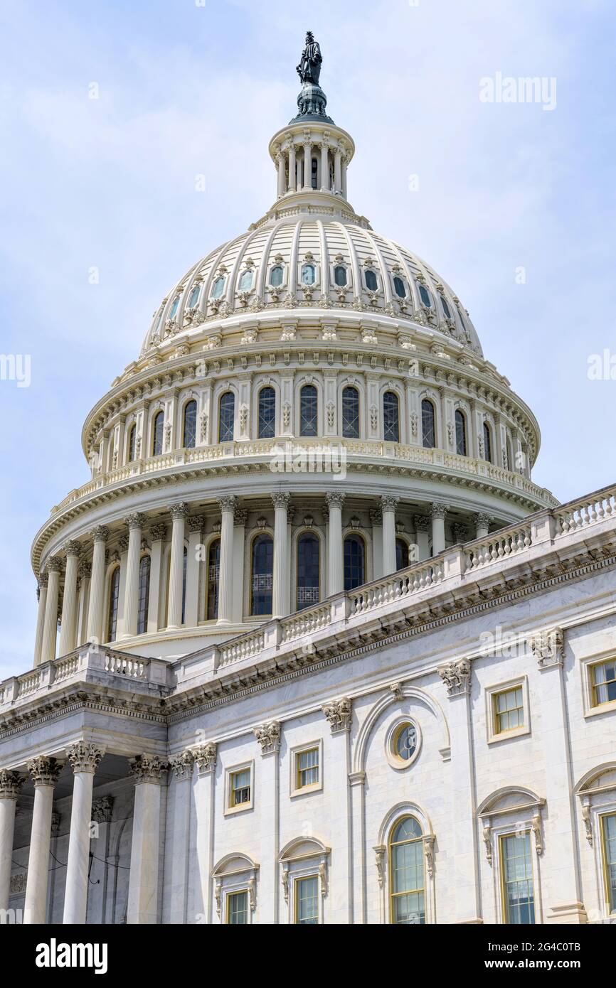 The Dome of the Capitol Building - VUE en gros plan sur le dôme du Capitole des États-Unis par une journée ensoleillée, Washington, D.C., États-Unis. Banque D'Images