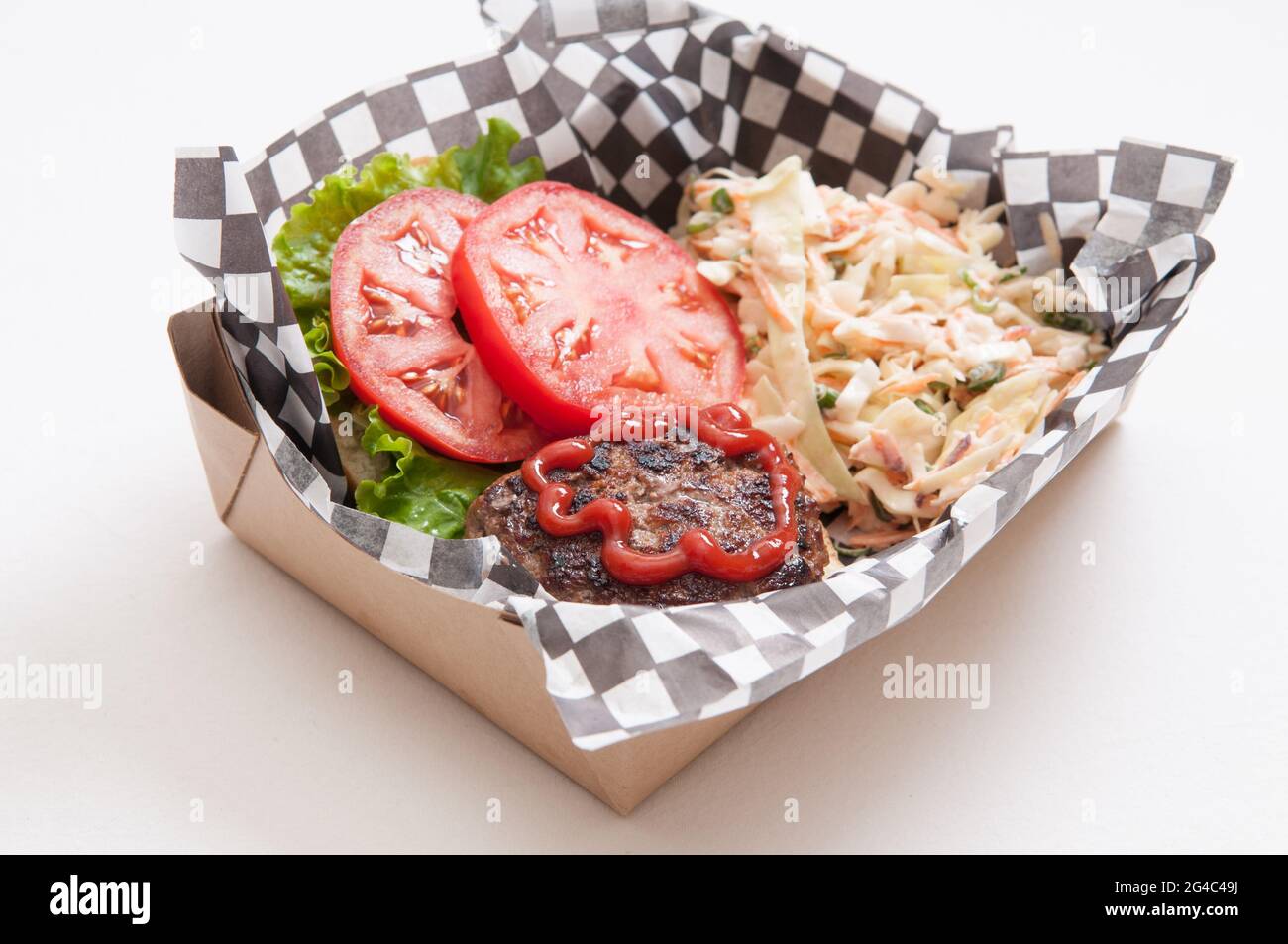 Un gros plan de hamburger de bœuf à la viande éthique avec du coleslaw fait maison Banque D'Images