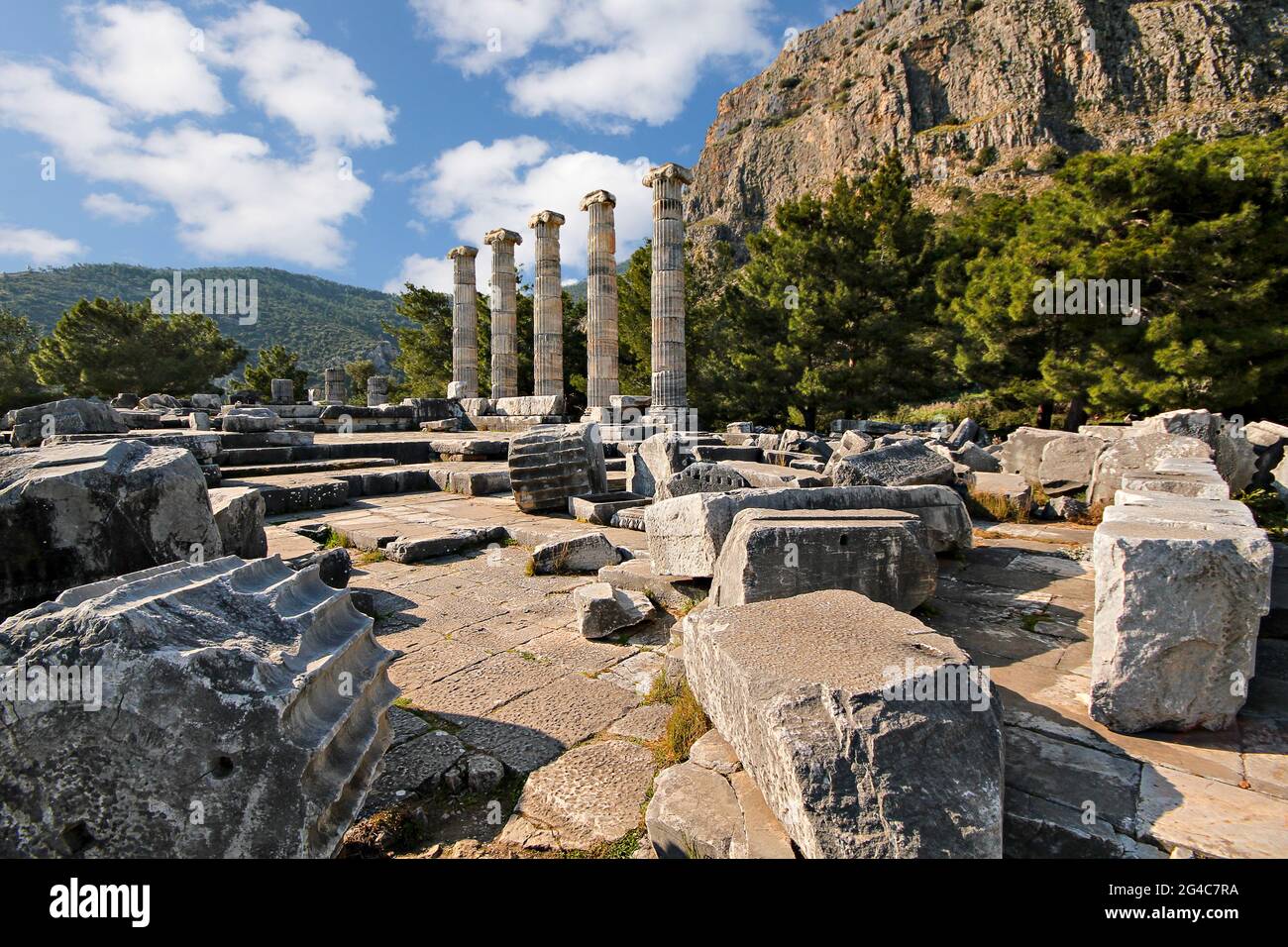 Vestiges de l'ancienne ville de Priène avec les colonnes du Temple d'Athéna, Turquie Banque D'Images