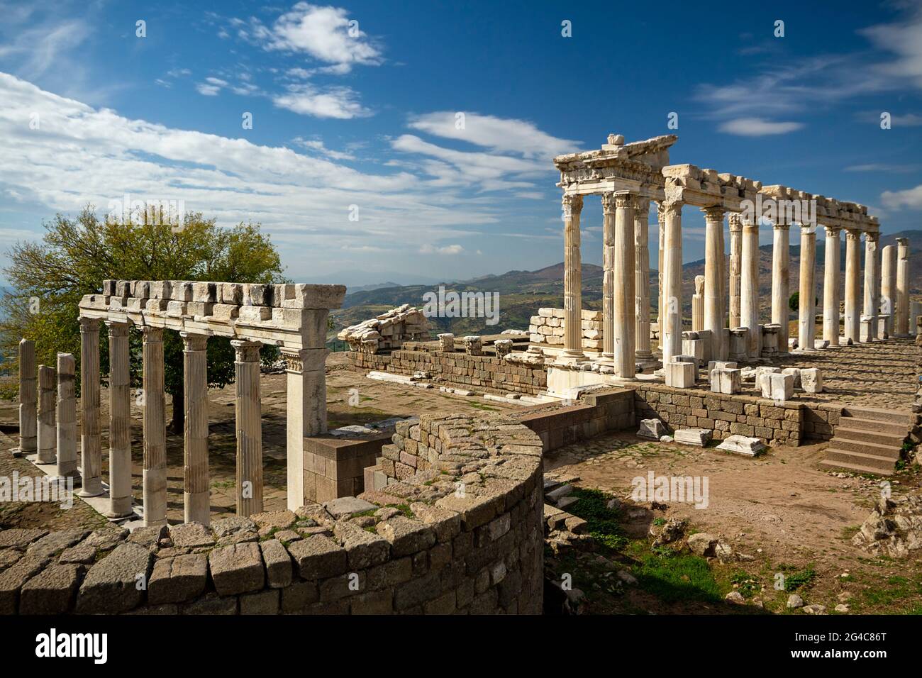 Vue sur les vestiges de la ville romaine de Pergame, également connue sous le nom de Pergame en Turquie Banque D'Images