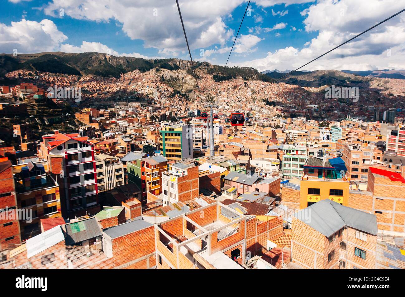 Téléphérique ou funiculaire sur les bâtiments de la capitale bolivienne, la Paz Banque D'Images