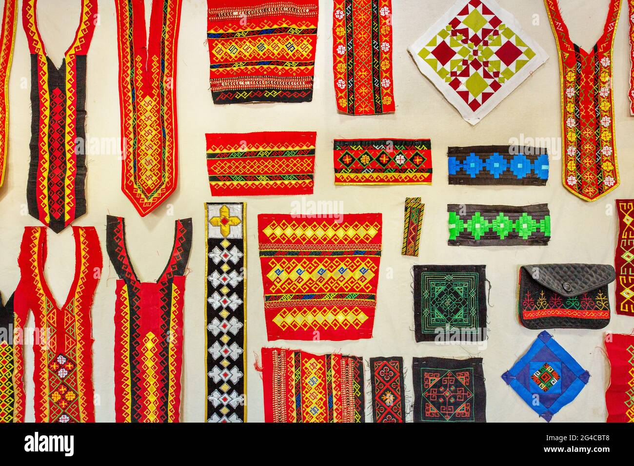 Atelier avec des textiles traditionnels colorés à Khiva, Ouzbékistan. Banque D'Images