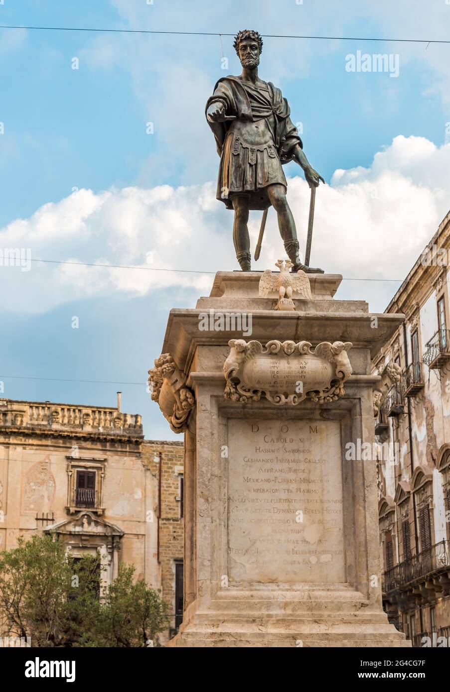 La statue de Charles V est un monument de Palerme situé sur la place Bologni dans le quartier Albergheria, Sicile, Italie Banque D'Images