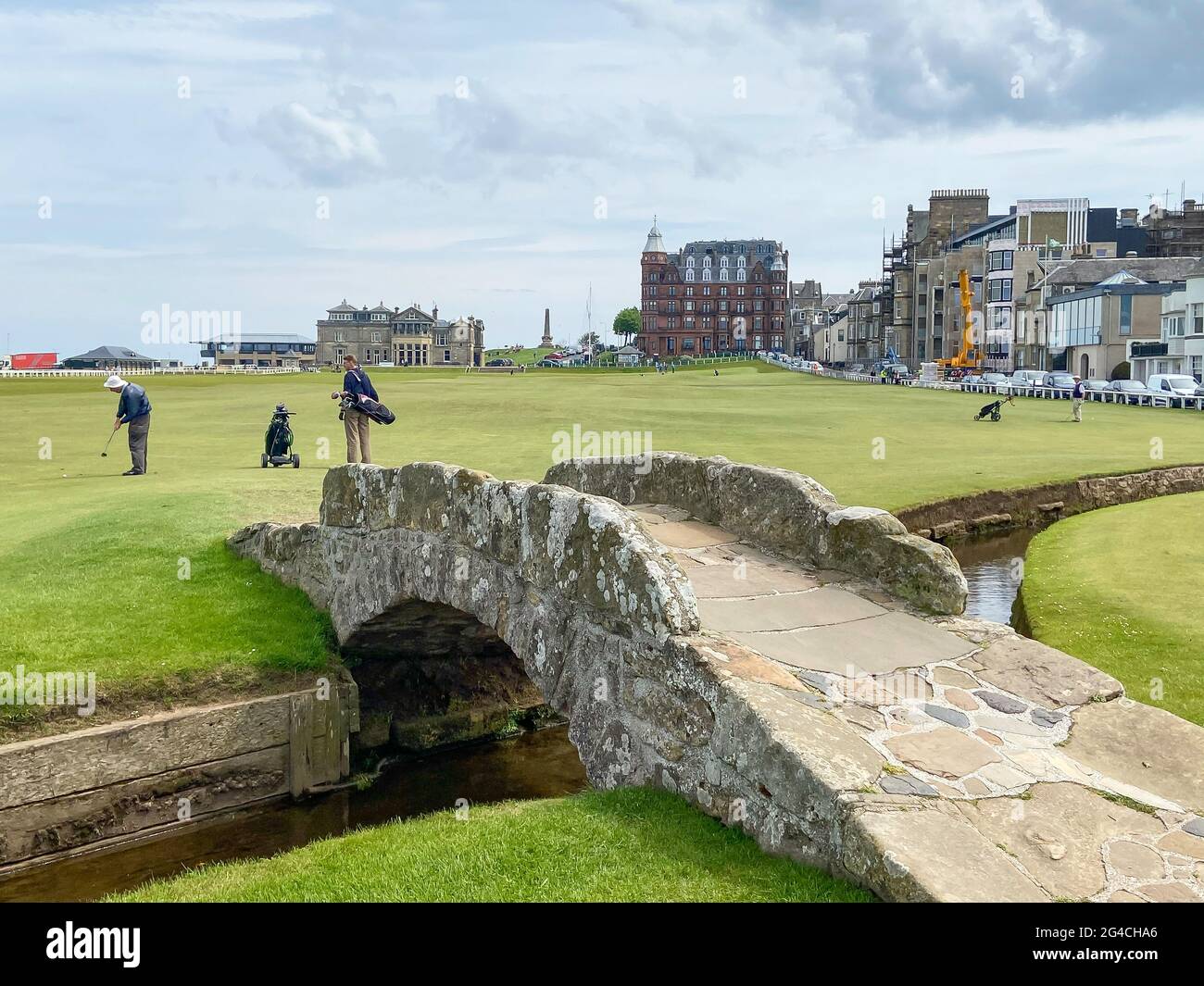 The Swilcan Stone Bridge sur le 18e fairway, The Old course, St Andrews Links golf course, St Andrews, Fife, Écosse, Royaume-Uni Banque D'Images