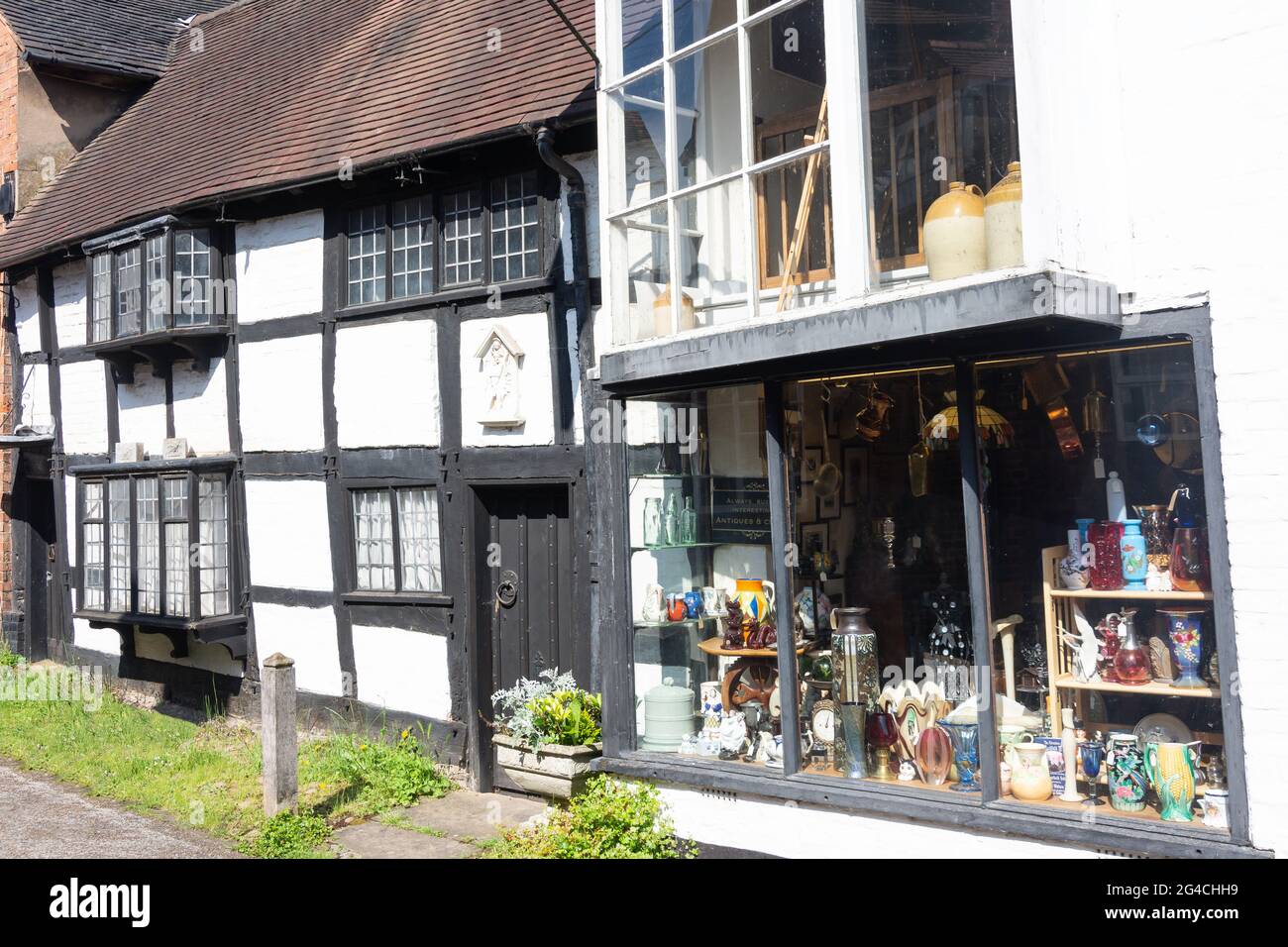 Magasin d'antiquités, Quonians Lane, Lichfield, Staffordshire, Angleterre, Royaume-Uni Banque D'Images