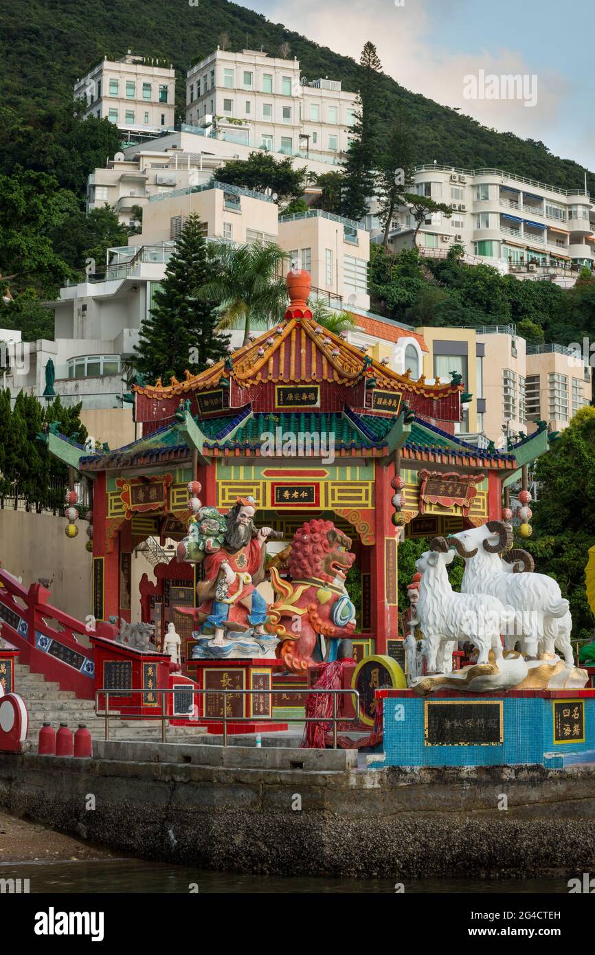 Pagode, statues et pont de la longévité au temple Tin Hau à Repulse Bay, île de Hong Kong Banque D'Images