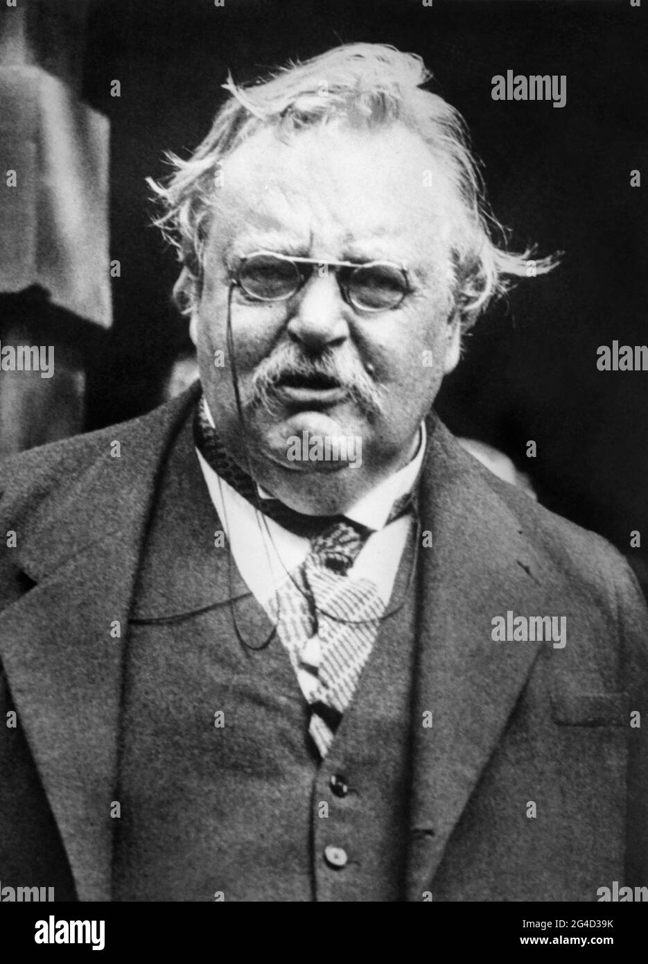 G.K. (Gilbert Keith) Chesterton (1874-1936), auteur britannique, penseur, journaliste, critique d'art, débat, théologien laïc et apologiste chrétien du début du XXe siècle. Banque D'Images