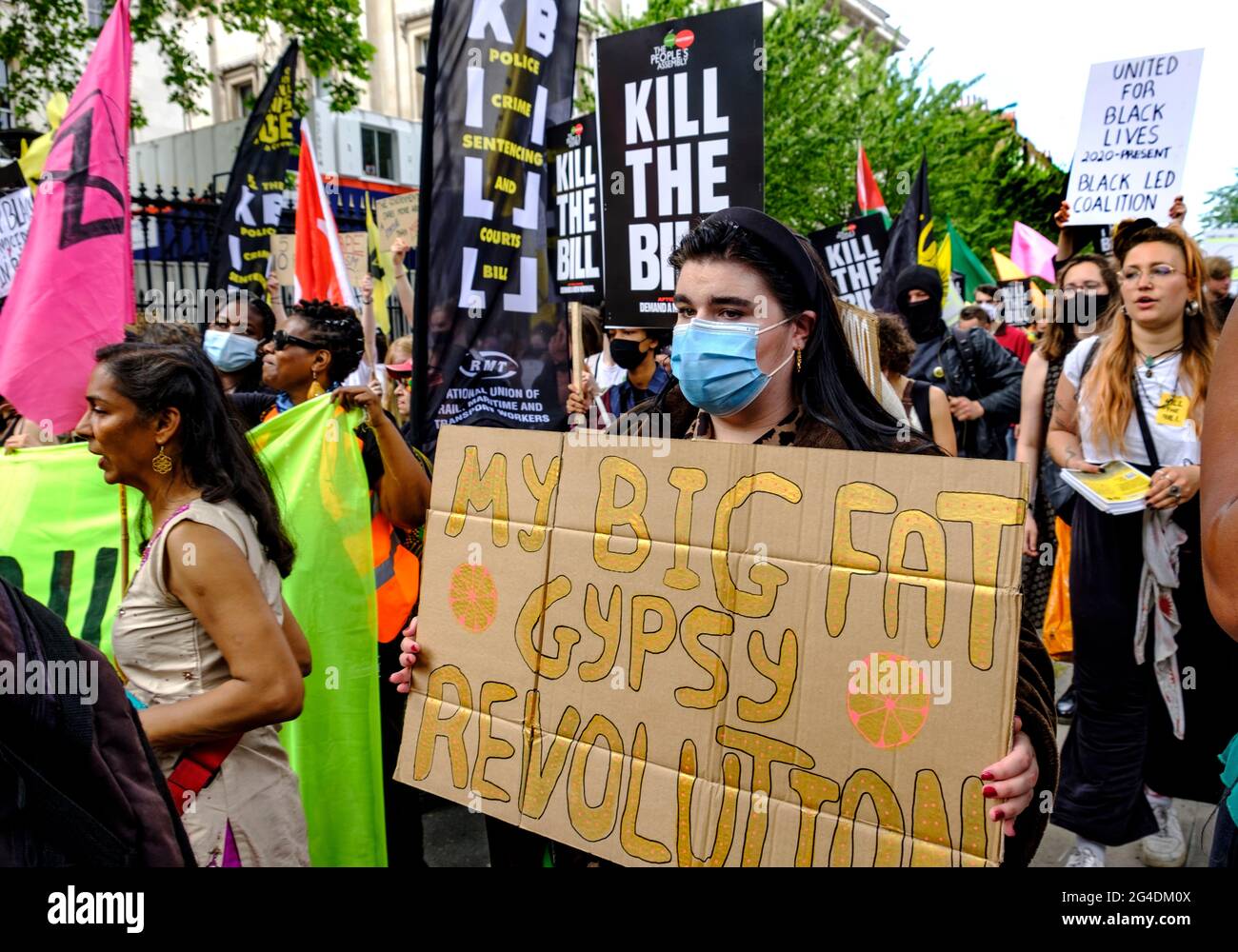 Les Noirs protestent contre les deux camps et tuent la manifestation Bill, menée par la branche britannique de United for Black Lives qui lutte spécifiquement contre l'utilisation du pouvoir de la police comme moyen de taire les voix noires, en réponse aux récents meurtres de Noirs par la police. Banque D'Images