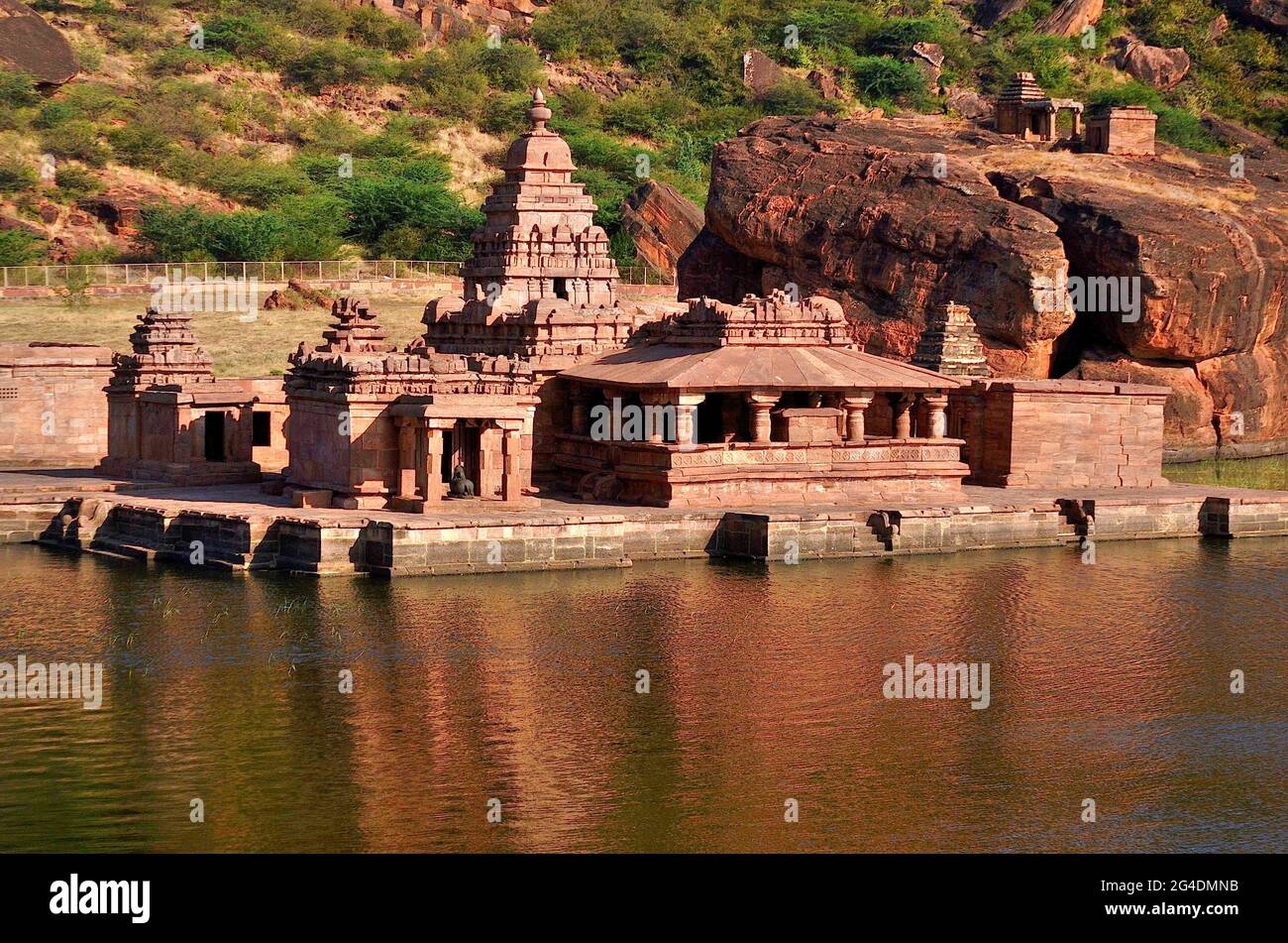 Badami Karnataka Inde janvier 25 2020, temple de Bhutanatha et agasthya tirtha(lac) Banque D'Images