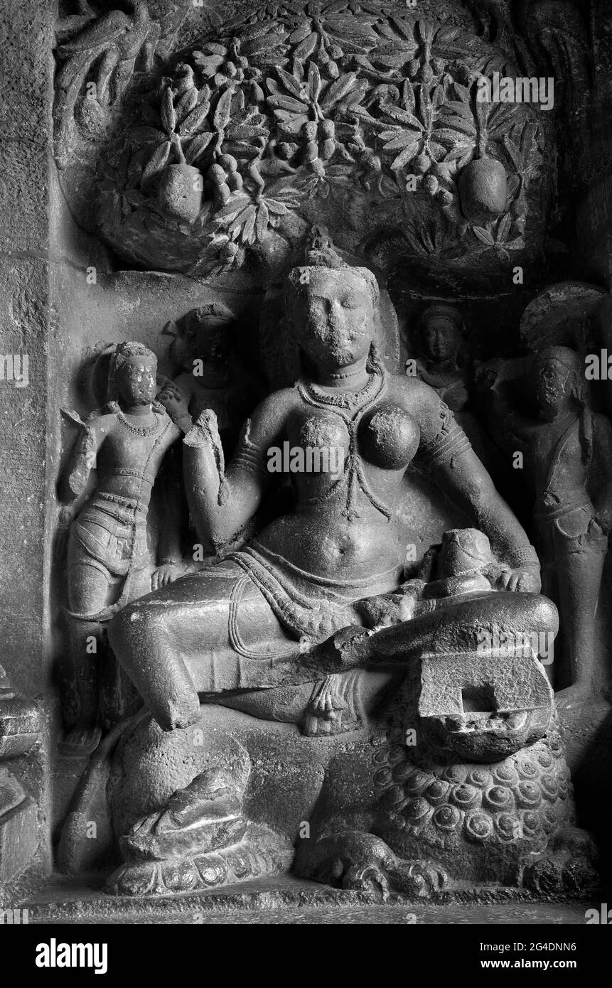 Dans les grottes d'Ellora sculpture près de Aurangabad, l'état de Maharashtra en Inde Banque D'Images