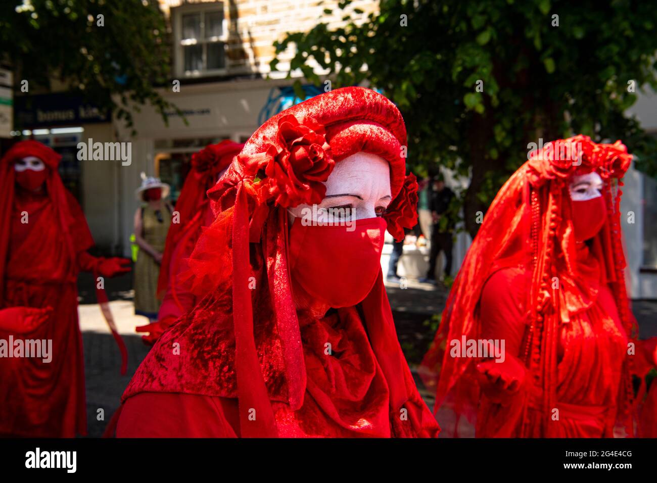 Red Rebel Brigade symbolise le sang commun que nous partageons avec toutes les espèces, la performance nternationale artiviste qui nous unifie et nous fait sur Banque D'Images