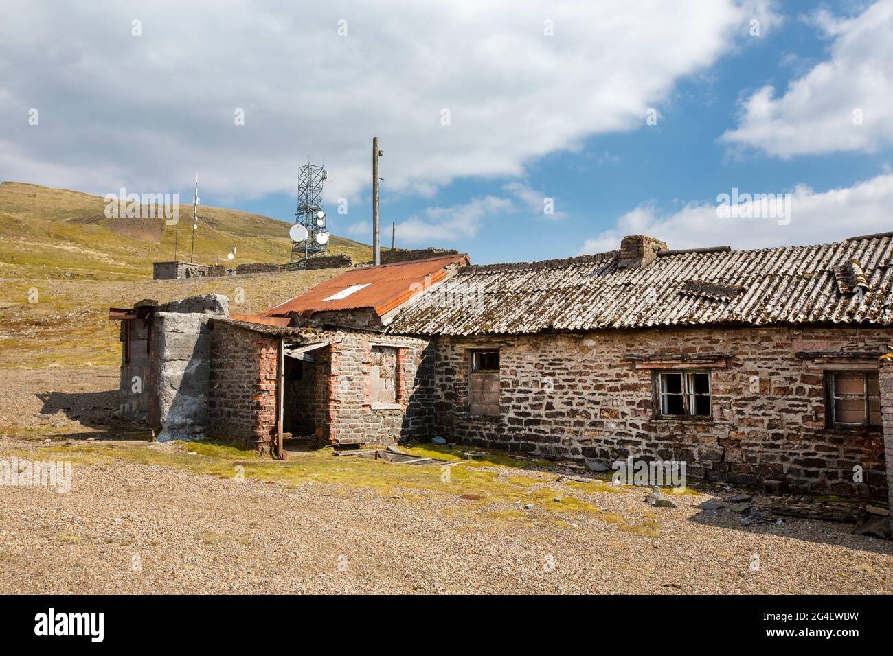 Les buiildings abandonnés à la mine Silverband, en dessous de Great Dun, sont tombés dans les Pennines du Nord, Cumbria, Royaume-Uni. Banque D'Images