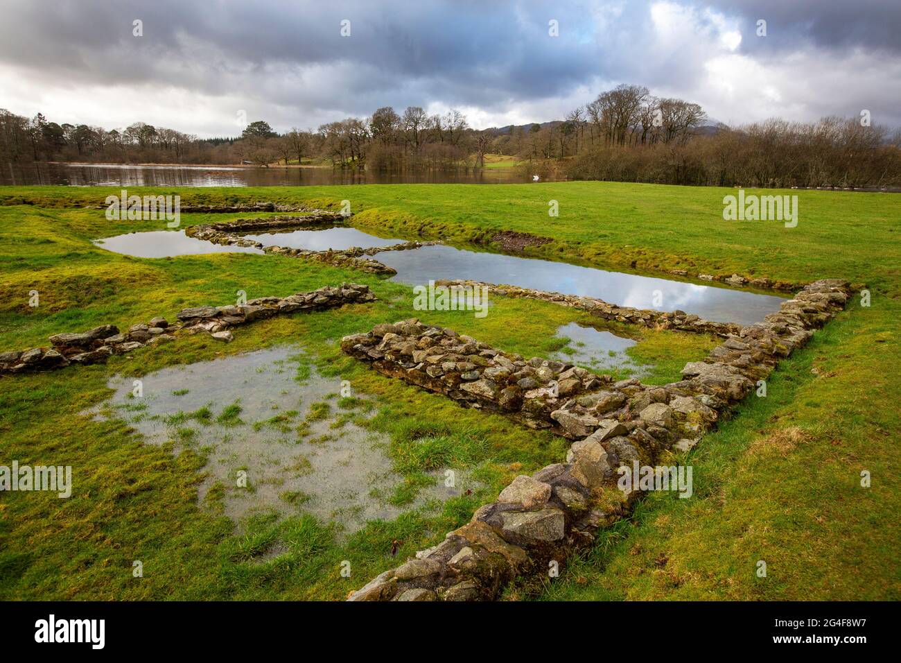 fort romain de Galava à Ambleside avec des eaux d'inondation d'un événement météorologique extrême, Lake District, Royaume-Uni. Banque D'Images