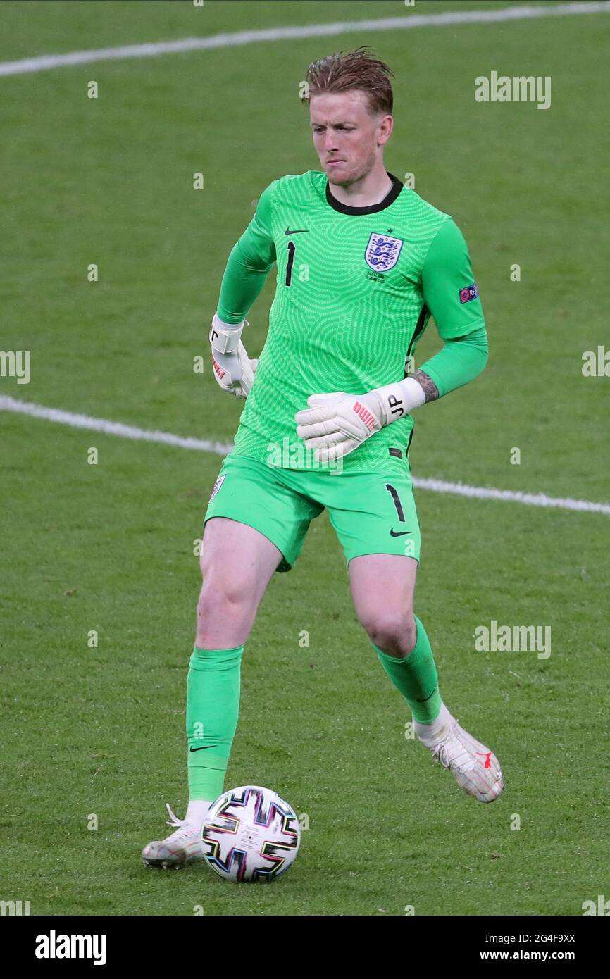 Verified Examples of Goalkeepers Wearing Masks Verified Examples of Goalkeepers Wearing Masks