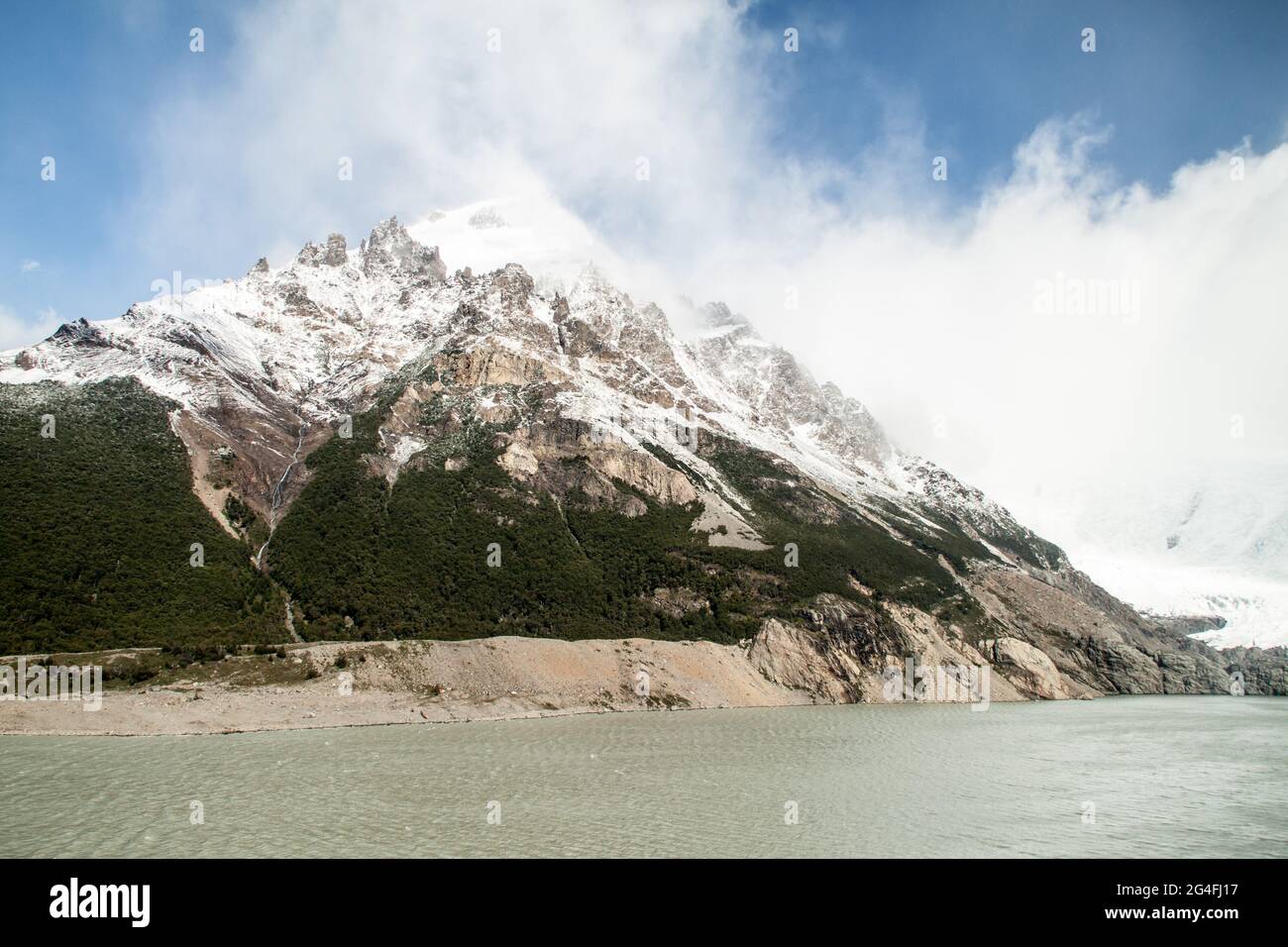 Montagnes et lac Laguna Torre dans le parc national Los Glaciares, Patagonie, Argentine Banque D'Images