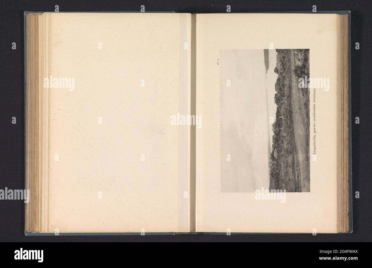 Vue sur la partie ouest de la ville de Leopold; Léopoldsville, Partie Occidentale (gare). . Banque D'Images