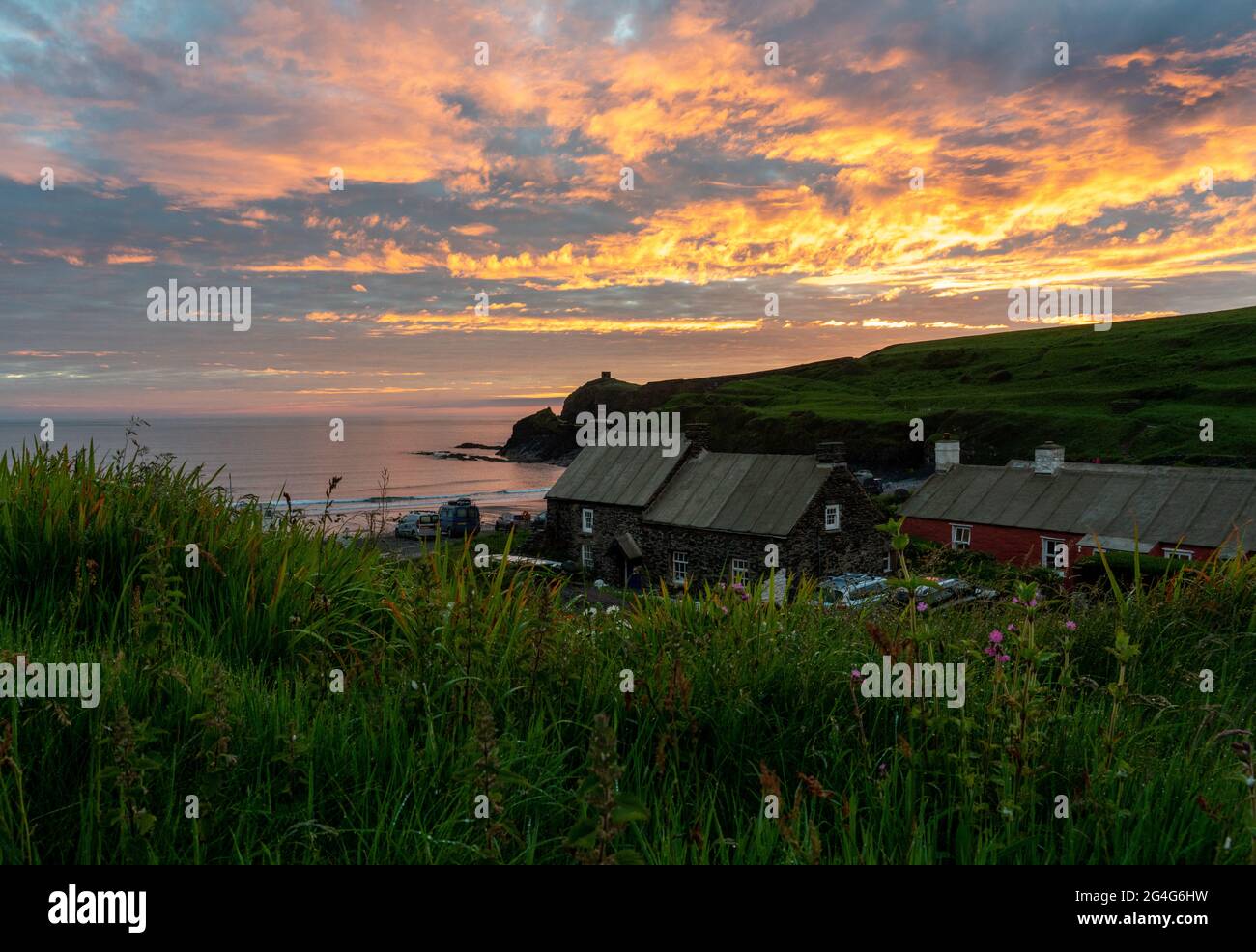 Coucher de soleil sur Abereiddi sur la côte du Pembrokeshire dans le sud du pays de Galles au Royaume-Uni Banque D'Images
