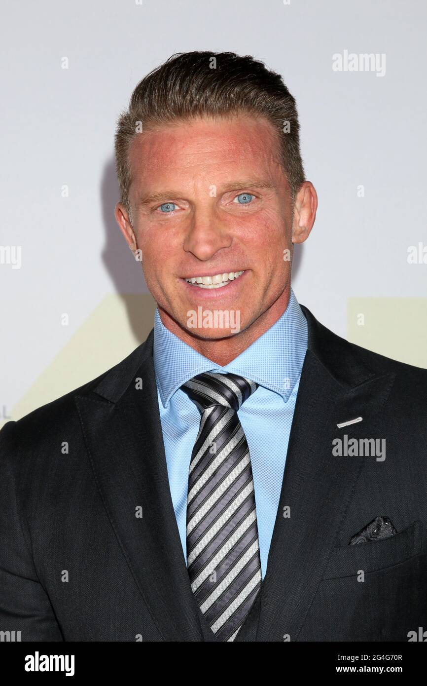 LOS ANGELES - 13 JUIN : Steve Burton à la 48e journée Emmy Awards Press Line - 13 juin aux studios ATI le 13 juin 2021 à Burbank, CA (photo par Katrina Jordan/Sipa USA) Banque D'Images