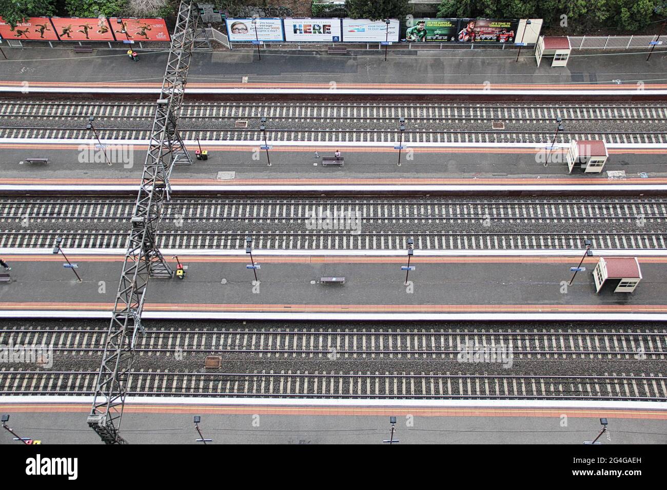 Vue panoramique sur les lignes de chemin de fer dans South Yarra gare Melbourne Suburban . Prise à Melbourne, Australie, le 4 décembre 2014 Banque D'Images