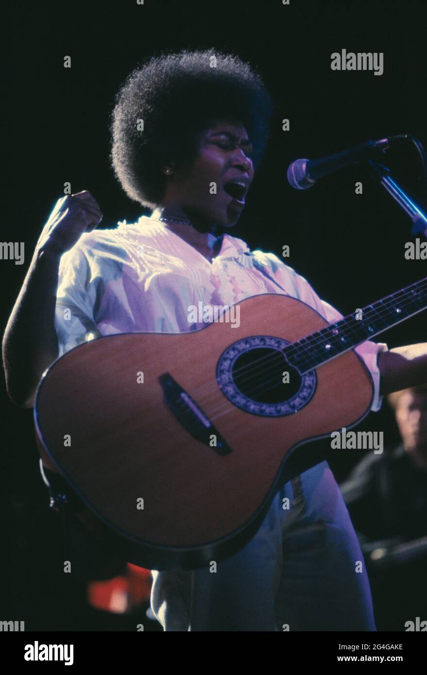 Auteur-compositeur-interprète britannique. Joan Armatrading. Performances en direct. Banque D'Images