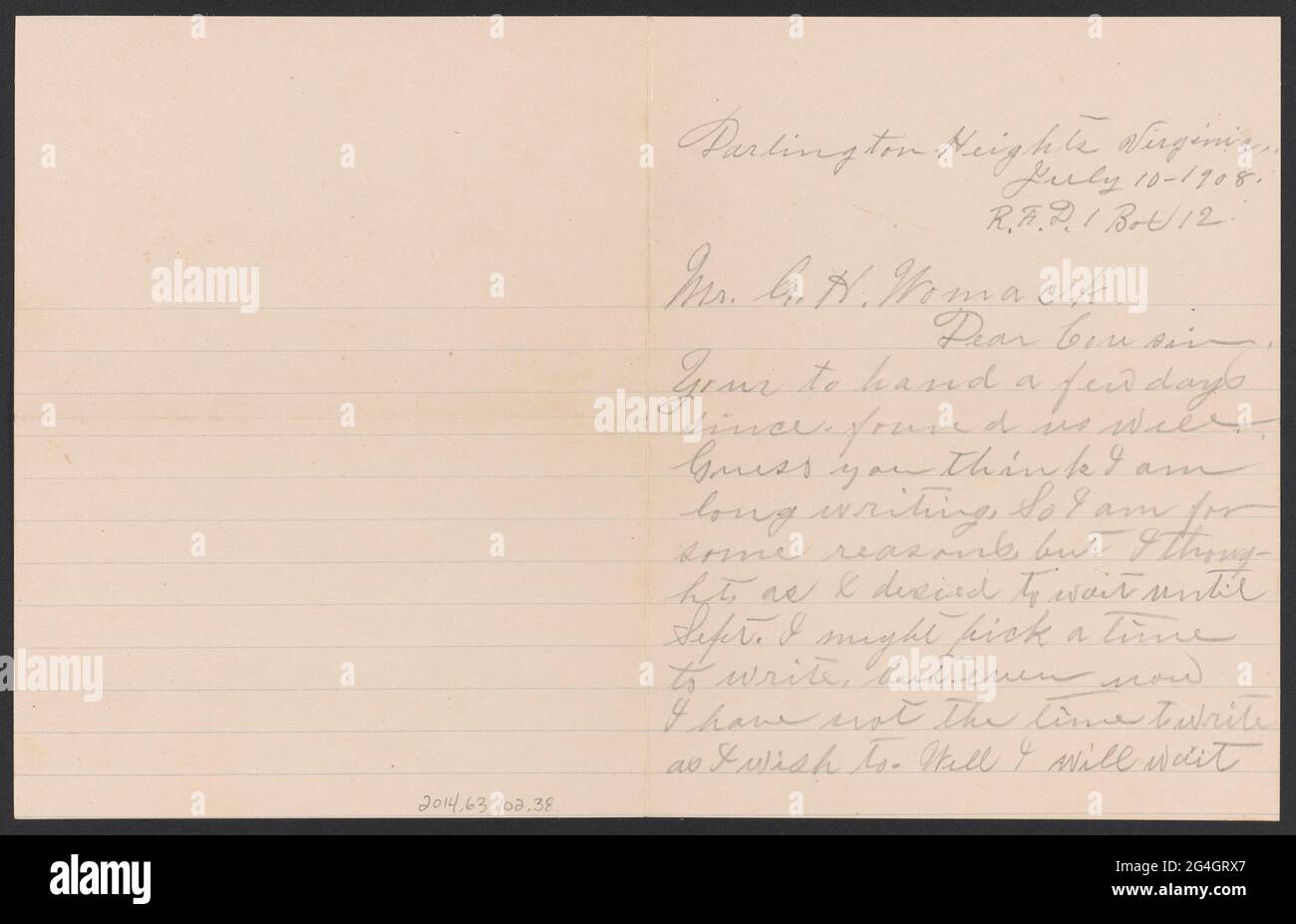 Cette lettre a été écrite le 10 juillet 1908 par Julia Jordan de Darlington Heights, en Virginie, à son cousin G. Henry Womack. Julia écrit une brève note indiquant qu'elle écrira plus en septembre et souhaite bien Womack et qu'il l'écrira bientôt à son tour. Elle mentionne que Womack se prépare à se marier. La lettre est écrite sur du papier ligné plié en deux verticalement pour former quatre pages. Banque D'Images