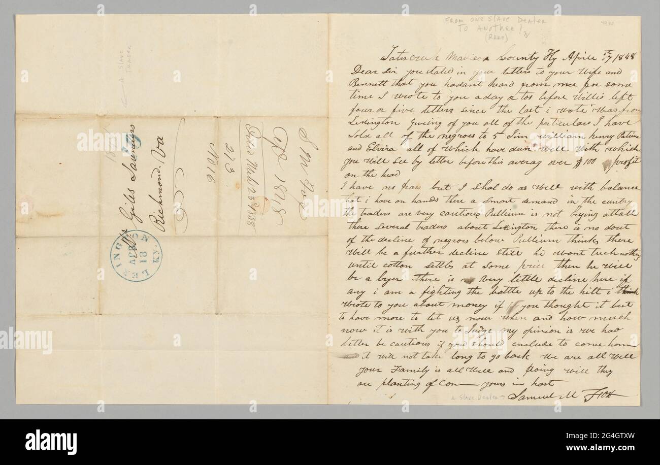 Cette lettre a été écrite dans le comté de Madison, Kentucky, le 17 avril 1848, par Samuel M. Fox à Giles Saunders, à Richmond, en Virginie. Fox écrit de son succès dans la vente de plusieurs personnes asservies et sur les préoccupations des prix pour les personnes asservies autour de Lexington, Kentucky, en raison de l'instabilité du prix du marché du coton. Le papier est plié en deux, le côté droit ayant la correspondance et le côté gauche de l'adresse. Une marque de poste datée du 18 avril de Lexington, Kentucky, est estampillée d'encre bleue au-dessus de l'adresse. Banque D'Images