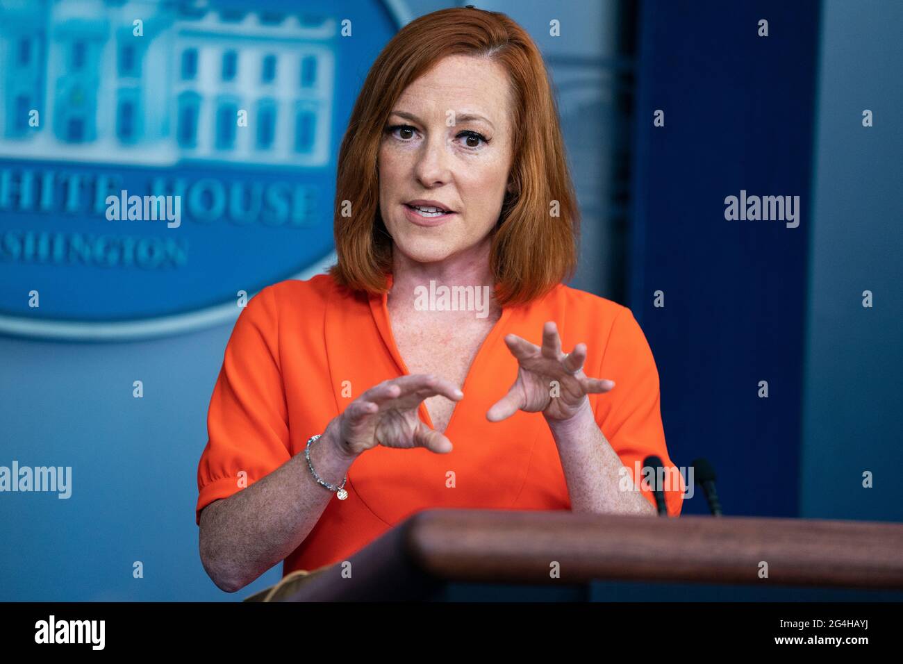 Le secrétaire de presse de la Maison Blanche, Jen Psaki, s'adresse aux journalistes lors du briefing de presse quotidien de la Maison Blanche à la Maison Blanche, le mardi 21 juin 2021 à Washington, DC crédit: Alex Edelman/Pool via CNP/MediaPunch Banque D'Images