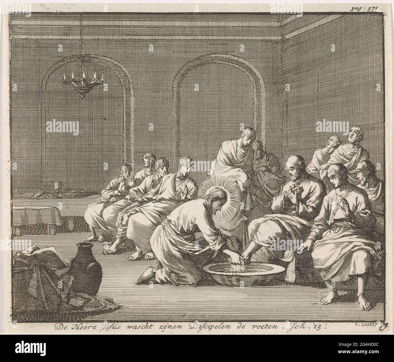 . Christ s'agenouille pour l'apôtre Pierre et lave ses pieds. Autour d'eux les autres étudiants du Christ. Banque D'Images