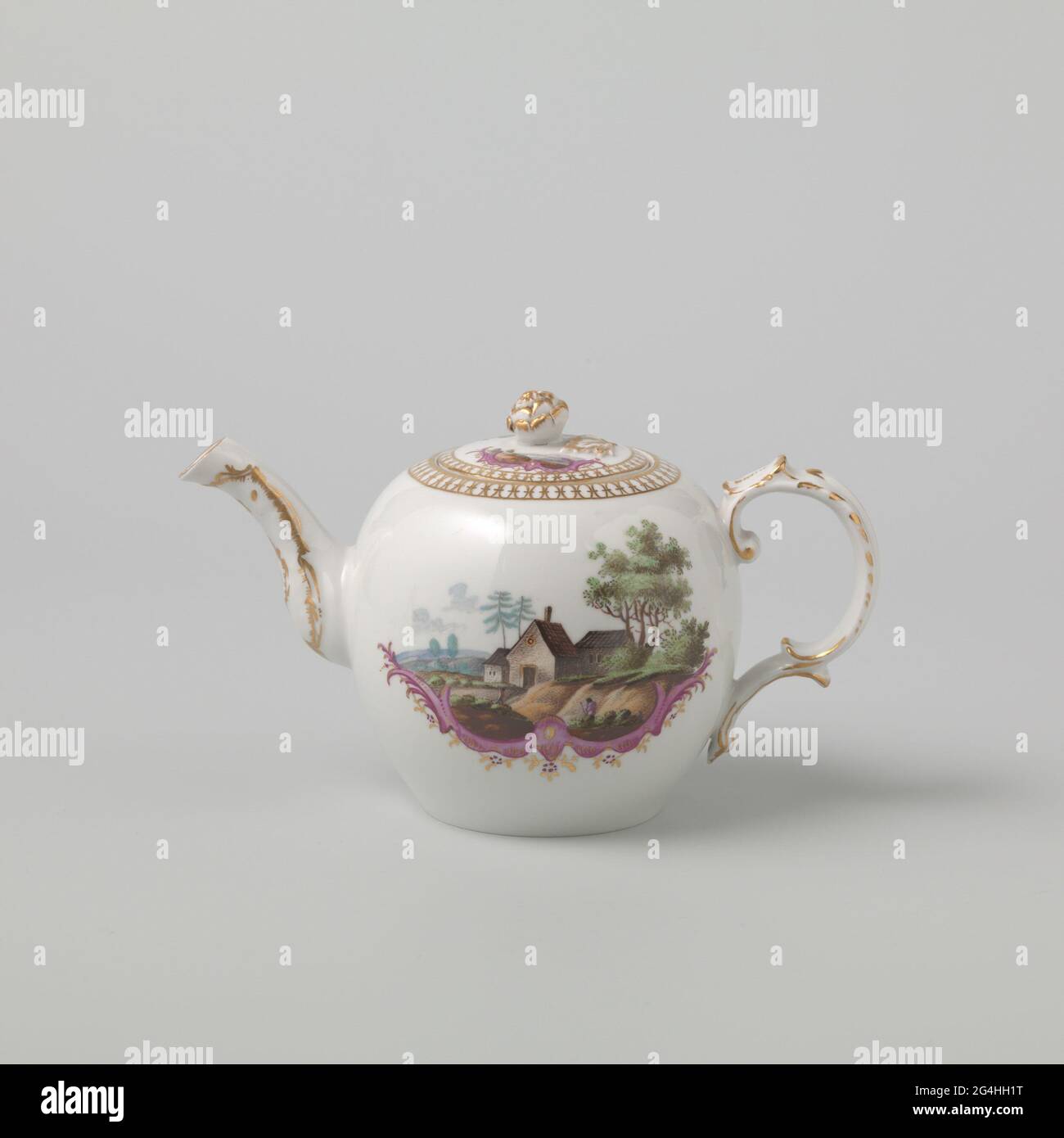 Théière. Couvercle peint multicolore avec un paysage et un trou d'air. Le bouton en forme de fleur. Banque D'Images