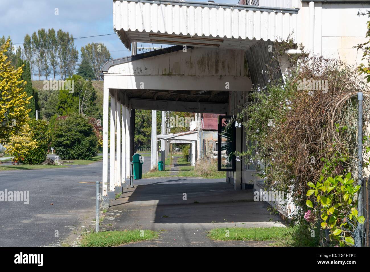 Bâtiments abandonnés dans la ville fantôme, Ohura, Île du Nord, Nouvelle-Zélande Banque D'Images