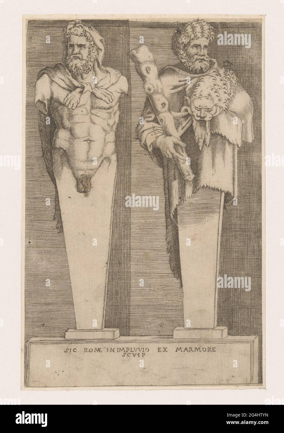 Deux Hermes d'Hercules; Hermen (copies). Deux Hermen (pilier carré avec buste humain ou corps supérieur) d'Hercules. La gauche a le haut du corps et les organes génitaux d'Hercules, la peau du lion avec la tête et les pattes sur sa tête et ses épaules. Le juge a le corps supérieur d'Hercules avec ses nœuds à la main. Les Hermes sont en augmentation avec un texte à deux pattes en latin. Banque D'Images