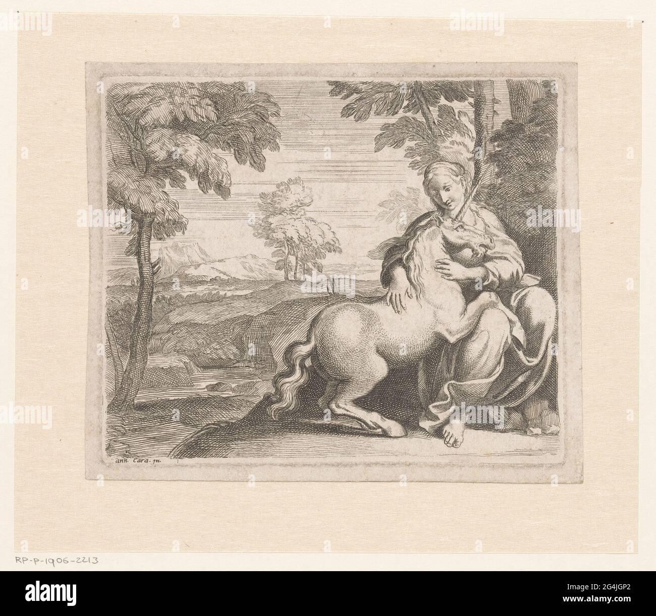 Jeune femme avec une licorne. Une jeune femme assise avec une licorne sur ses genoux. Il peut être le noble Giulia farnese. Un paysage en arrière-plan. Banque D'Images