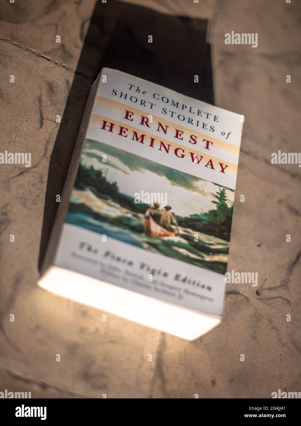 Livre complet sur la couverture en douceur de Short Stories of Ernest Hemingway. Banque D'Images