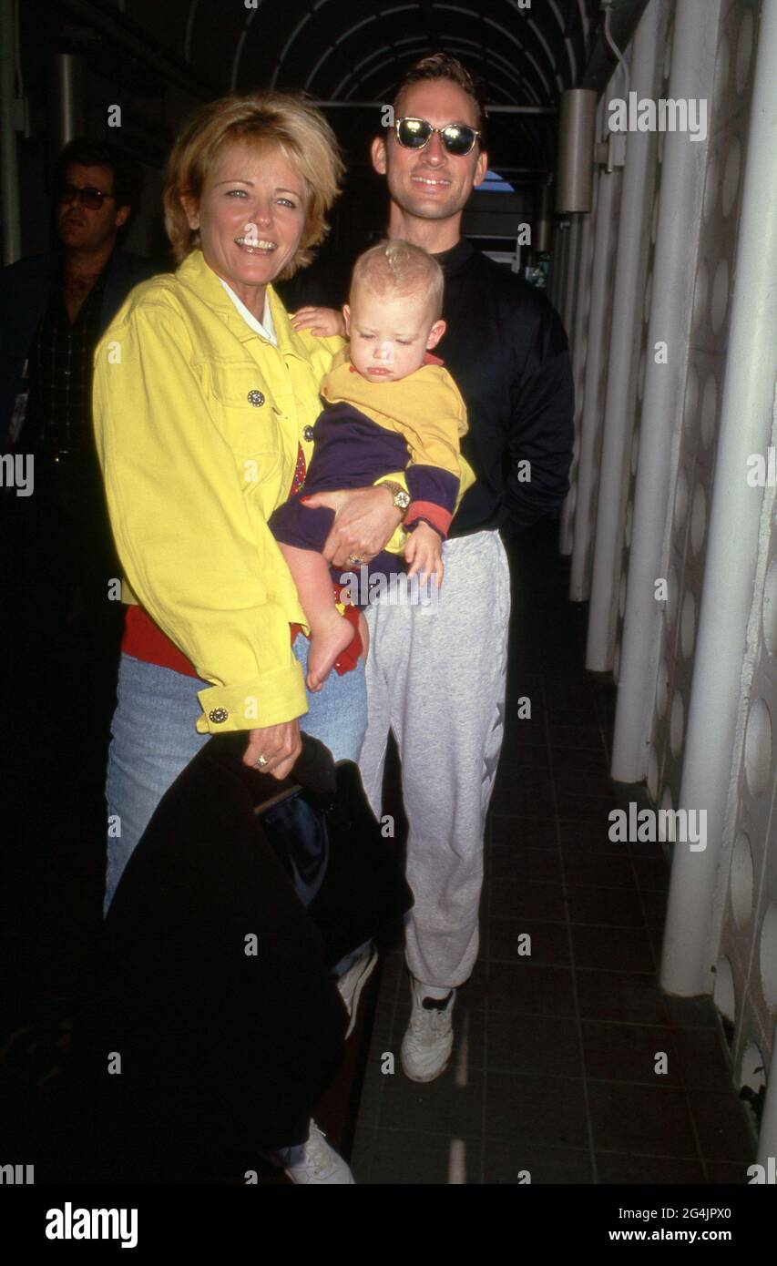 Cheryl Tiegs et son fils Zachary Peck 1992 crédit: Ralph Dominguez/MediaPunch Banque D'Images