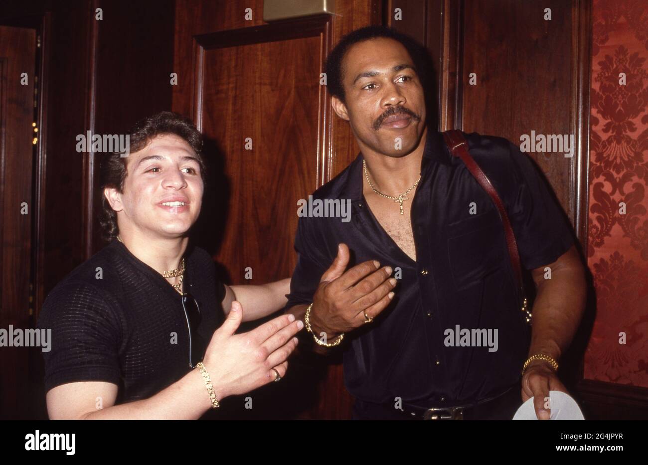 Ray 'Boom Boom' Mancini et Ken Norton Circa années 80 crédit: Ralph Dominguez/MediaPunch Banque D'Images