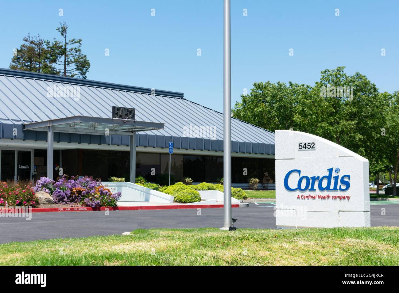 CORDIS une marque de Cardinal Health Company dans le bâtiment de bureaux - Santa Clara, Californie, Etats-Unis - 2021 Banque D'Images