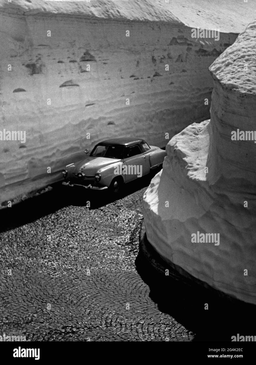 Transport / transport, rue, routes de montagne, vieux chemin du col de Gotthard au printemps, années 1950, DROITS-SUPPLÉMENTAIRES-AUTORISATION-INFO-NON-DISPONIBLE Banque D'Images