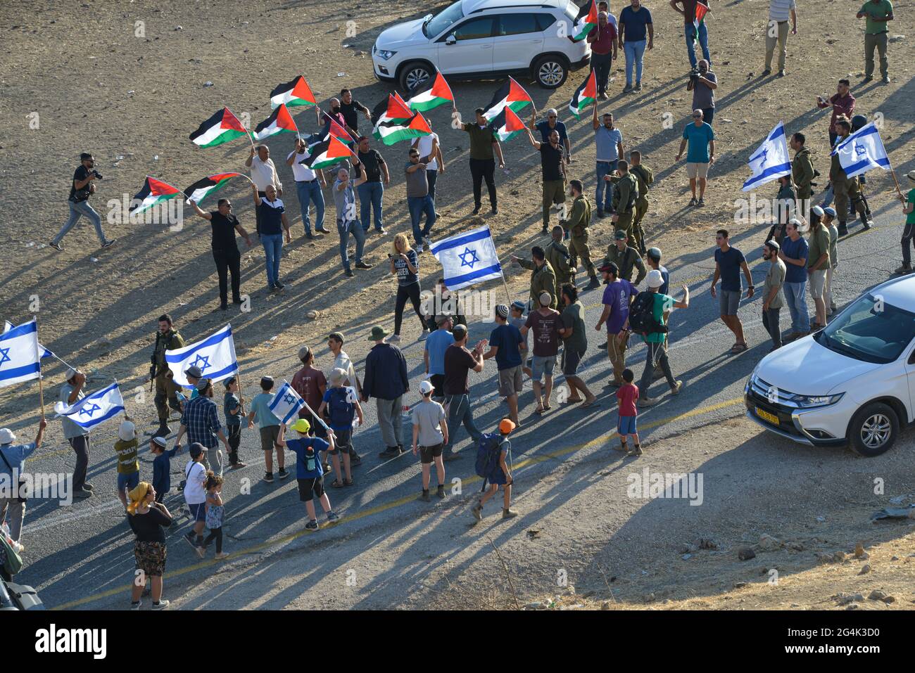 Ein el Hilwe, Cisjordanie. 21 juin 2021. Manifestation à Ein el Hilwe, lors de 14 marches simultanées de colons juifs religieux en Cisjordanie, contre des constructions arabes « illégales » dans la zone C, vallée du Nord-est du Jourdain, Israël / Palestine crédit: Matan Golan/Alay Live News Banque D'Images