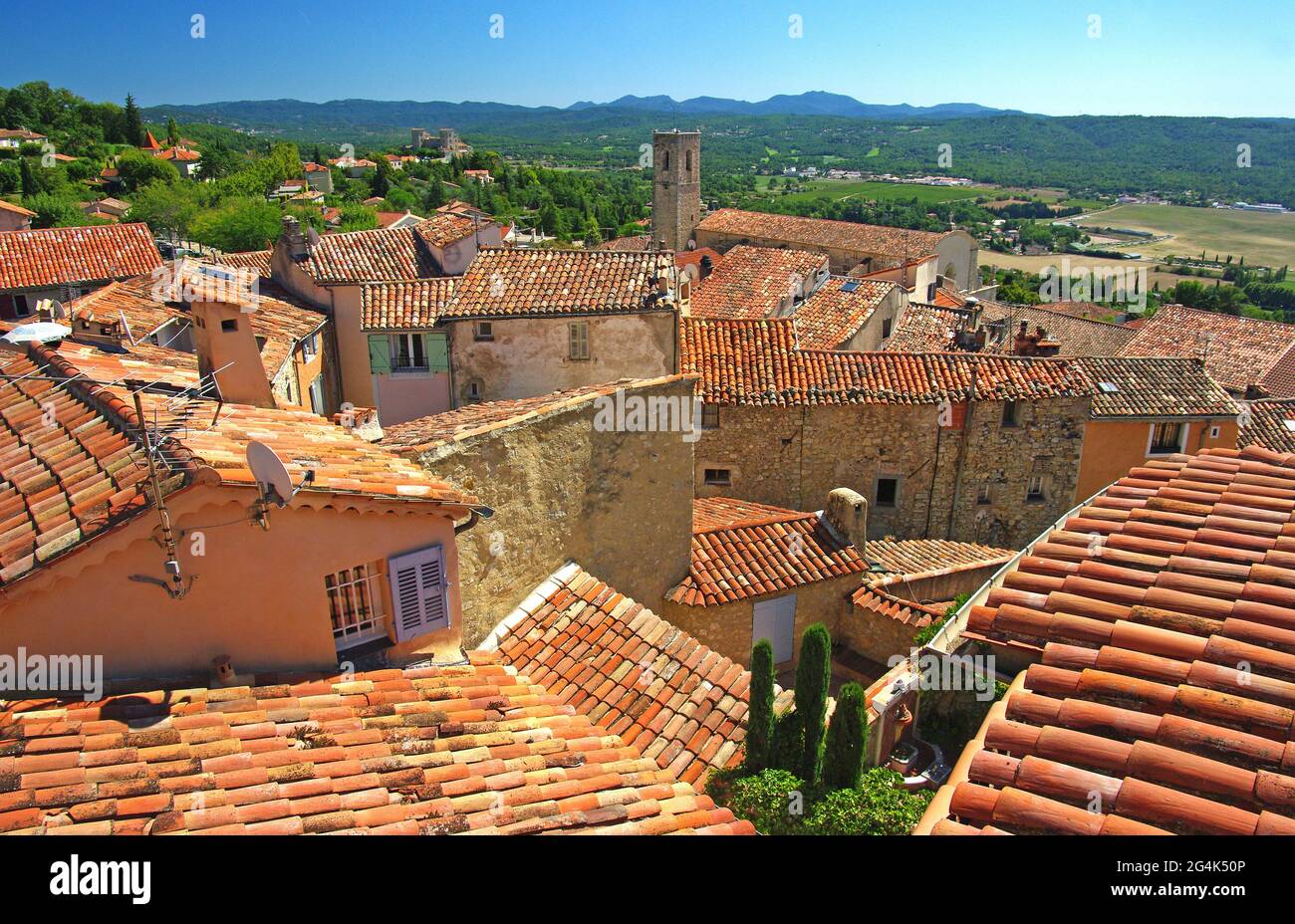FRANCE. VAR (83) VILLAGE DE FAYENCE VUE DE LA TOUR DU CHÂTEAU Banque D'Images
