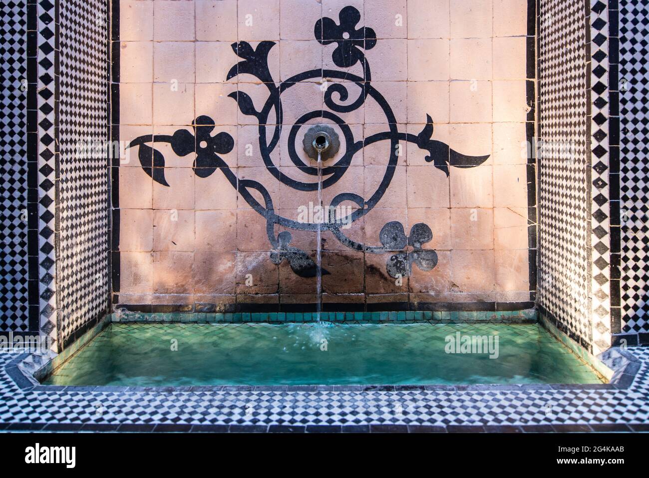 Fontaine, jardins Majorelle, Marrakech, Maroc, Afrique du Nord, Afrique Banque D'Images