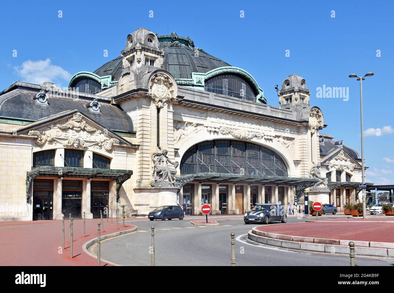 La gare de Limoges-Bénédictins, un bâtiment fantastique, principalement de style Beaux-Arts, avec des éléments néo-byzantins et Louis-seize, Limoges, France Banque D'Images