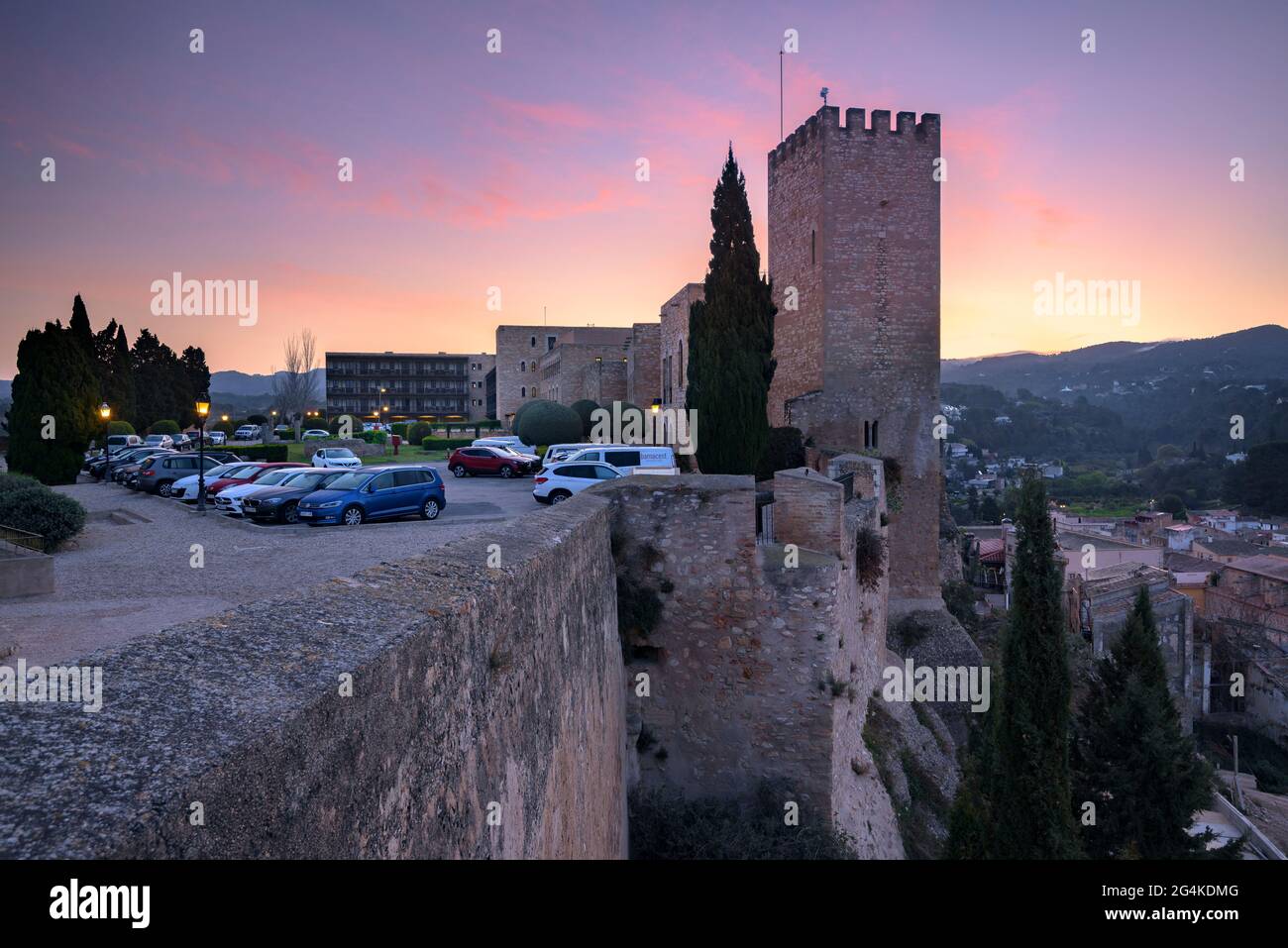 Lever du soleil dans la ville de Tortosa, vu du point de vue du château de Suda, actuellement un hôtel (Tortosa, Catalogne, Espagne) ESP: Amanecer en Tortosa Banque D'Images