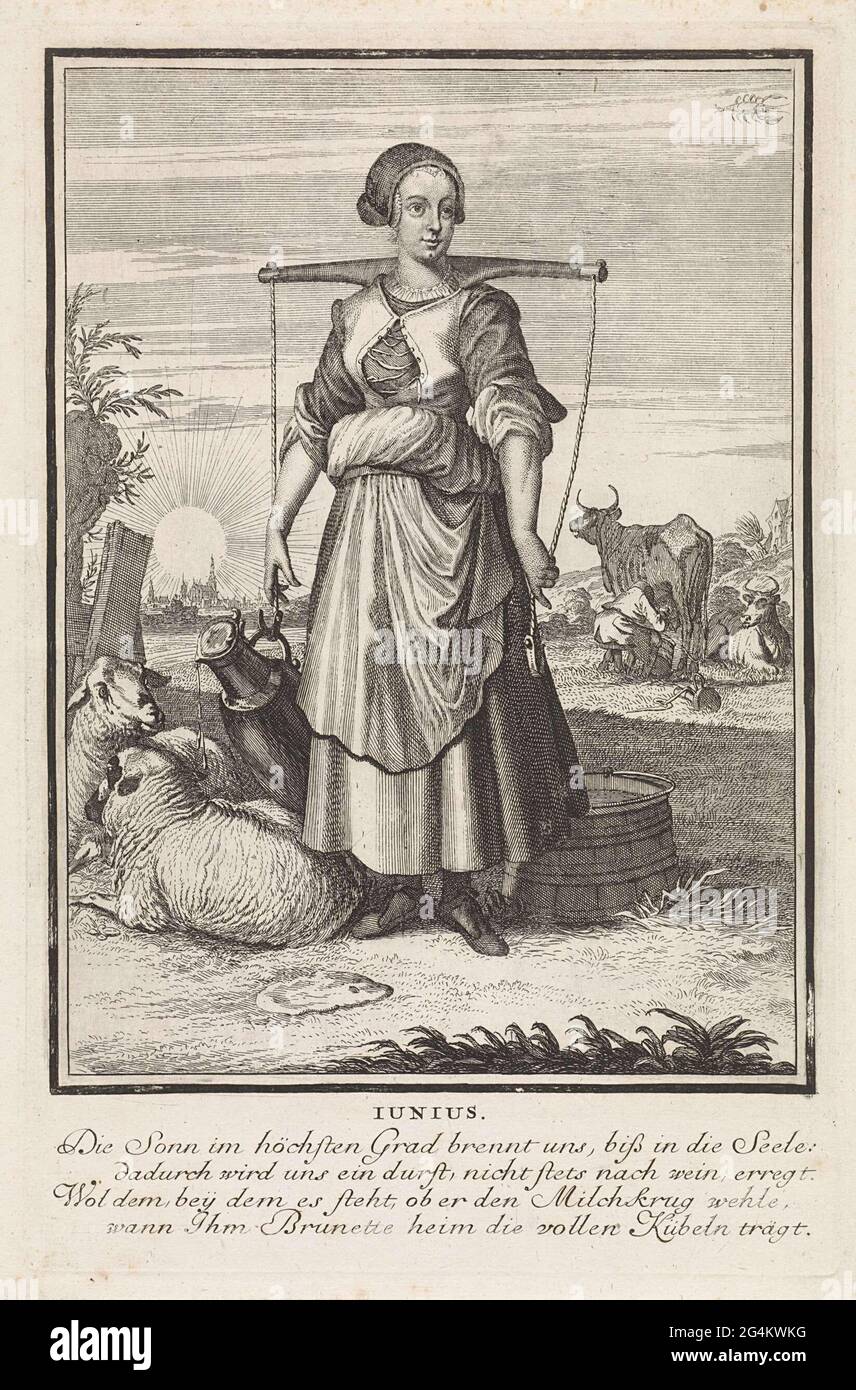 . Juin. Au premier plan une femme de chambre à côté de deux moutons. Elle porte un joug avec une boîte. Un agriculteur est une vache en arrière-plan. L'imprimé a une légende allemande de quatre règles en juin. Banque D'Images