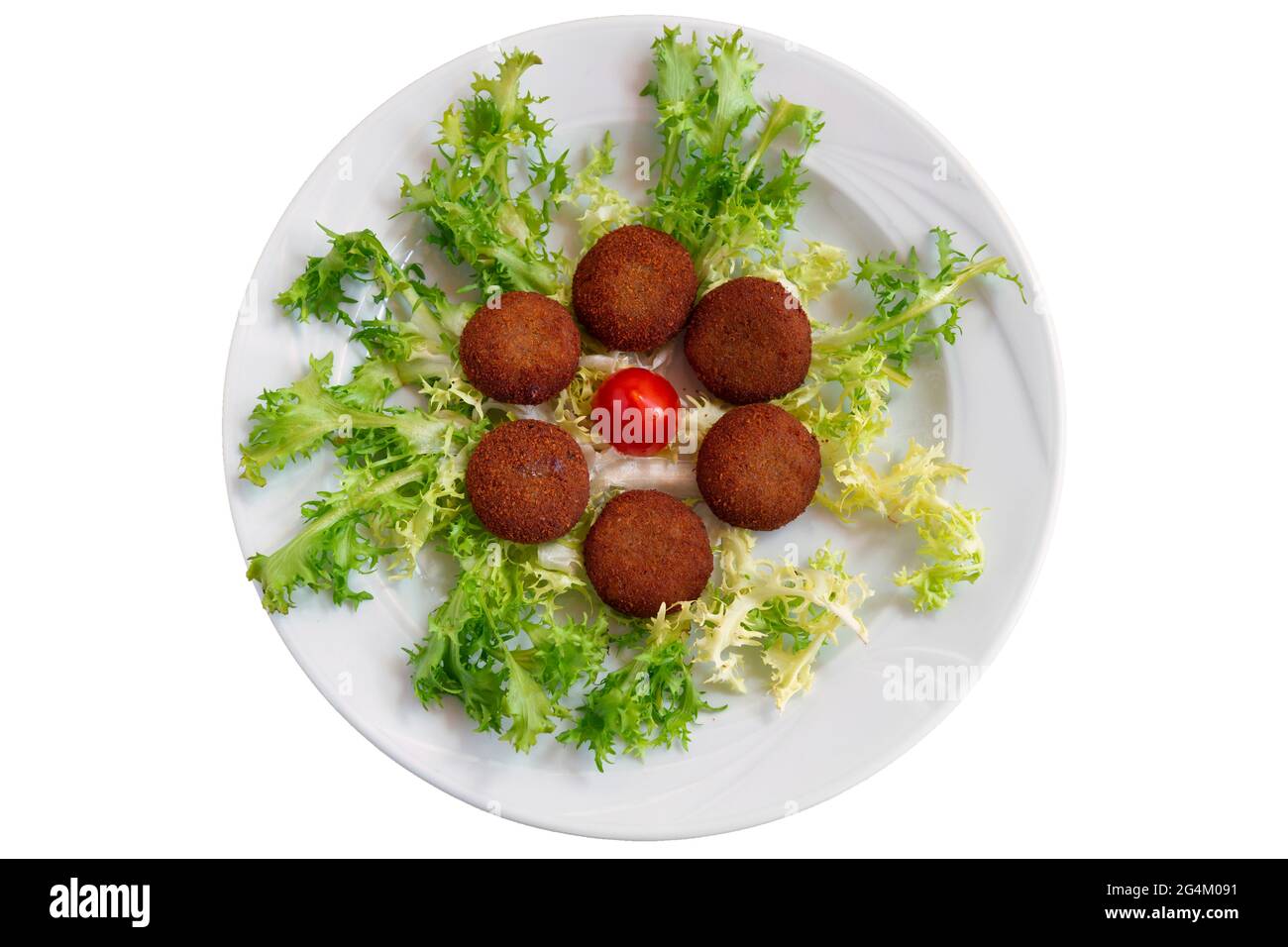 Boulettes d'aubergines frites de l'île de Panarea sur un lit de salade verte Banque D'Images