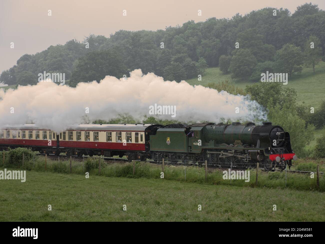 Royal Scot sorti de la brume sur le 'English Riviera Express' Banque D'Images