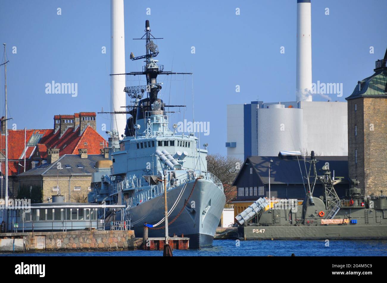 Divers navires dans les ports et en mer Banque D'Images