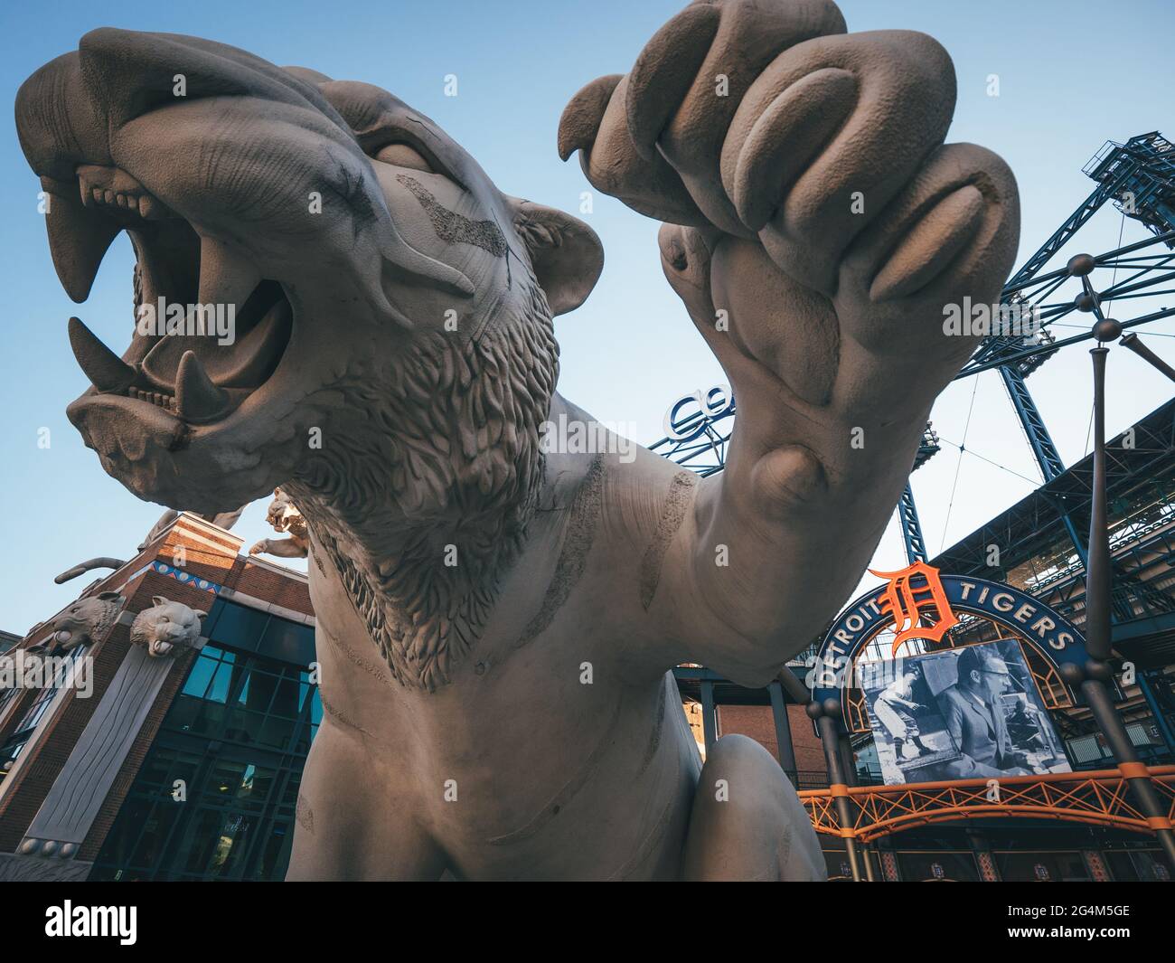 DETROIT, ÉTATS-UNIS - 16 juin 2021 : photo de la statue à l'extérieur de l'entrée du parc Comerica à Detroit, MI Banque D'Images