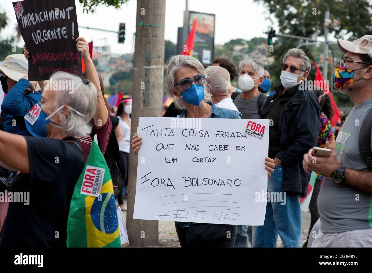 Amérique du Sud, Brésil - 19 juin 2021 : manifestation anti-Bolsonaro tenue à Rio de Janeiro alors que le nombre de morts du coronavirus atteint 500,000. Banque D'Images