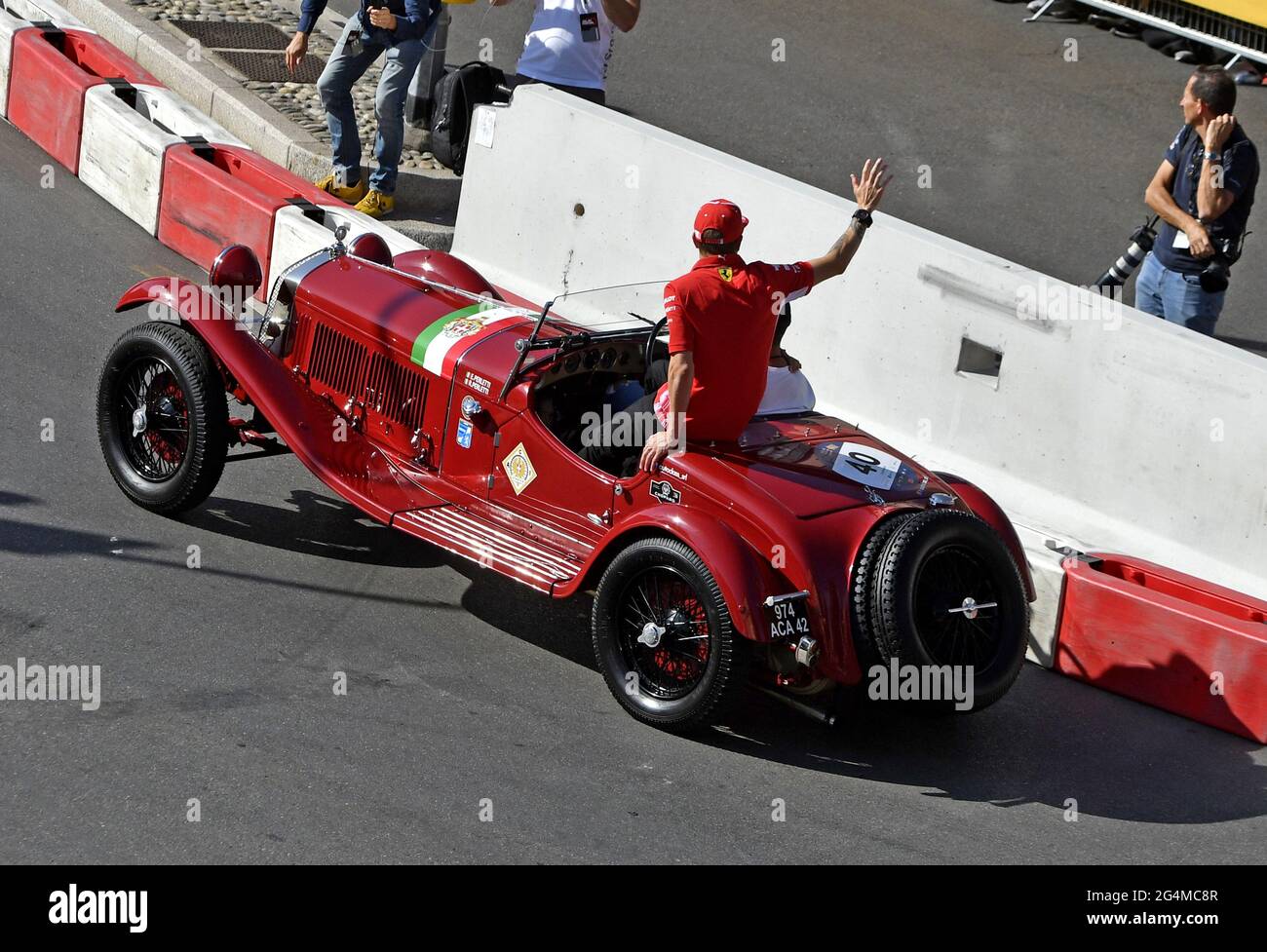 Voitures anciennes Alfa Romeo sur un circuit de la ville pendant le Festival de F1 de Milan, à Milan. Banque D'Images