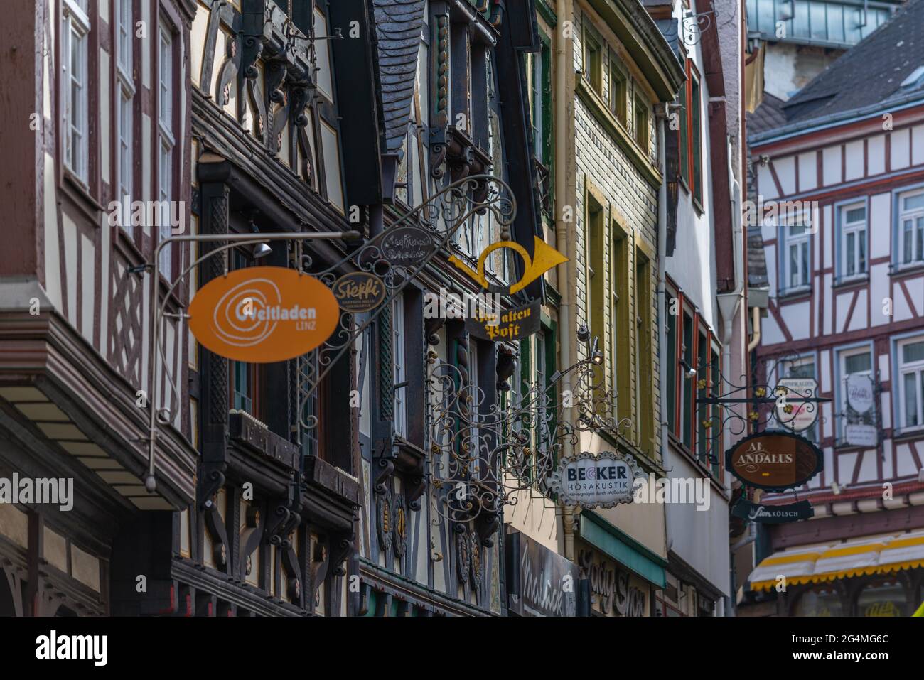 Historique Linz sur la Rine avec des maisons colorées à colombages, Rhénanie-Palatinat, Gemrany Banque D'Images